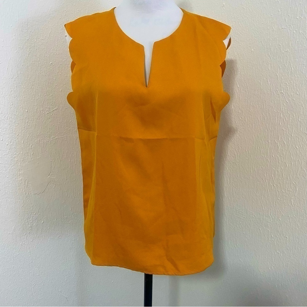 NWOT Women’s Scalloped Edge Neckline & Arms Blouse Sleeveless Med US 6 Mustard - Picture 4 of 10
